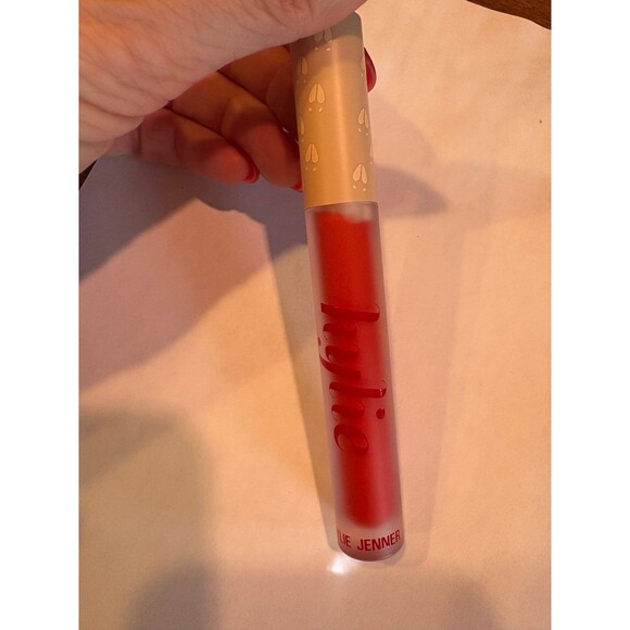 Kylie Liquid Lipstick Matte Red - Picture 1 of 2